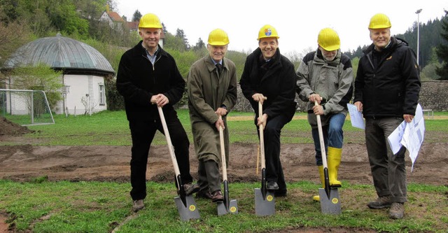 Bei der Arbeit: (von links) Bauunterne...ner Gassert und Planer Hardy Gutmann.   | Foto: Susanne Filz