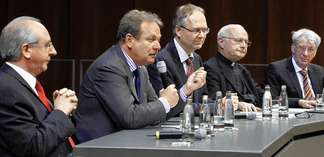 Viktor Vanberg, Frank Bsirske, Moderat...Zollitsch, Brun-Otto Bryde (von links)  | Foto: Thomas Kunz