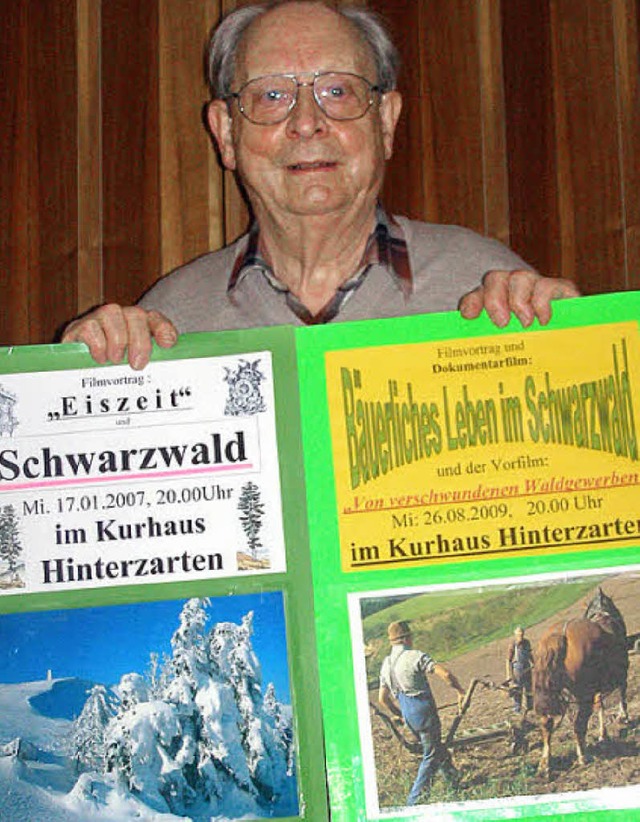 Rudolf Isele mit selbst gefertigten Plakaten.   | Foto: liane schilling