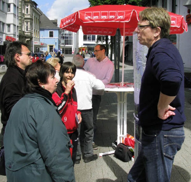 Die Bad Sckinger Sozialdemokraten wol...einem Infostand in der Fugngerzone.   | Foto: michael gottstein