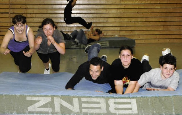 Saskia (von links), Isabelle, Dirk, Ju... sichtlich Spa beim Mitternachtssport  | Foto: Zimmermann-Duerkop