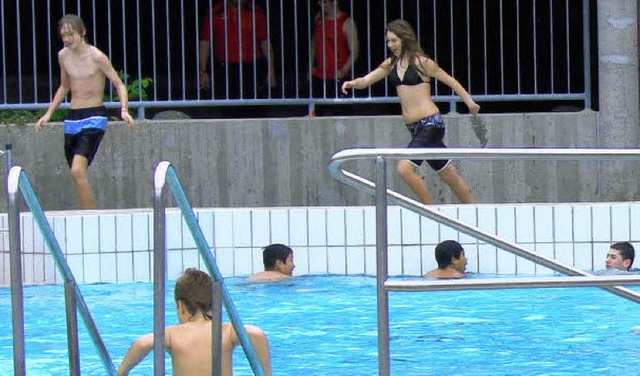 Beim Saisonstart im Freibad hatten vor allem  Kinder ihren Spa  | Foto: Mai