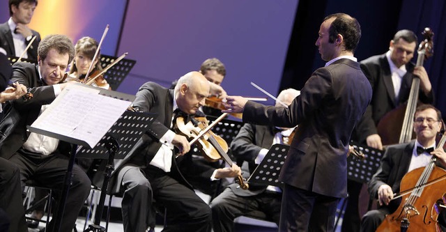 Ariel Zuckermann und das Georgische Ka...g mit ihren Mozart -Interpretationen.   | Foto: Christoph Breithaupt