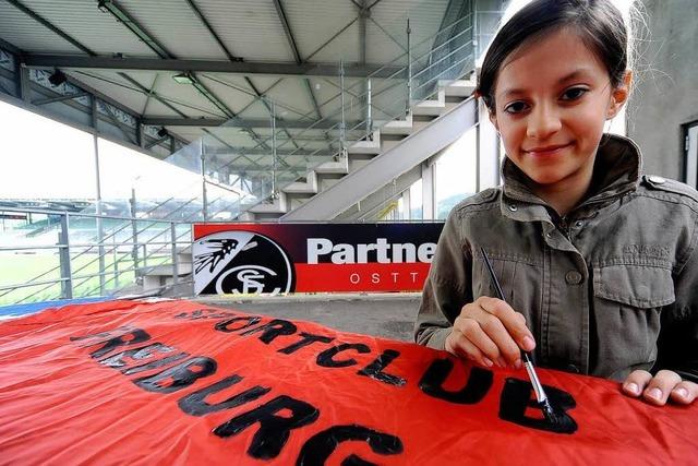 Fotos: Fahnenmalen mit den Fans des SC Freiburg