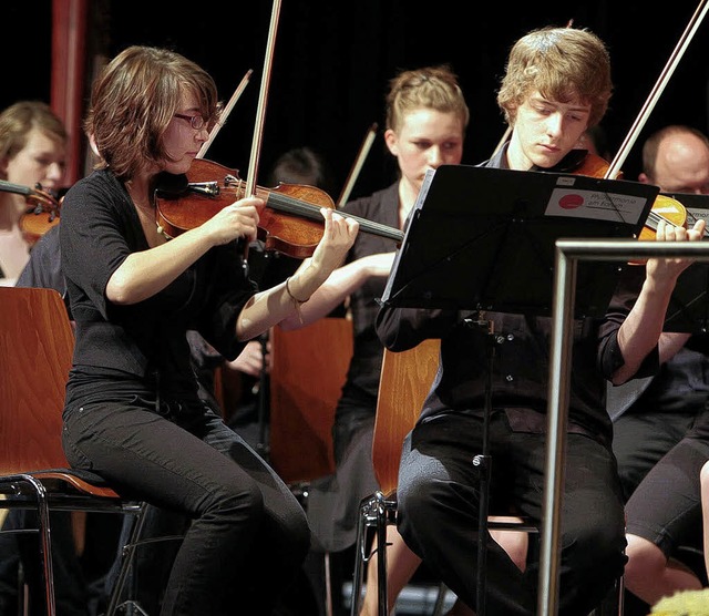 Das erste Pult der Violinen des Jugendsinfonie-Orchesters.   | Foto: YCB