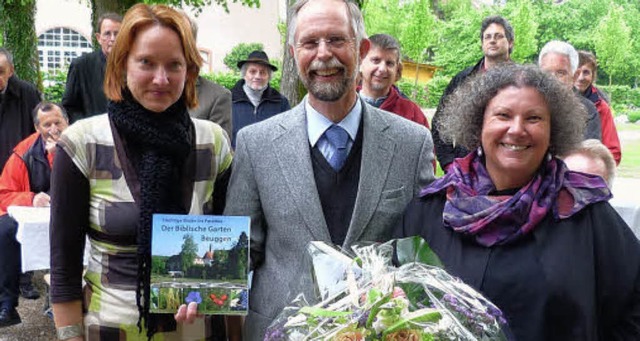 Mit Blumen bedankten sich  Andrea Rode...eyer bei Claudia Schindler-Herrmann.    | Foto: Claudia Gempp