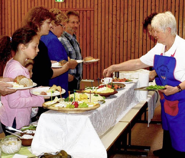 Das schmeckt: Frhstcksbffet des Frauenvereins   | Foto: Albert Greiner