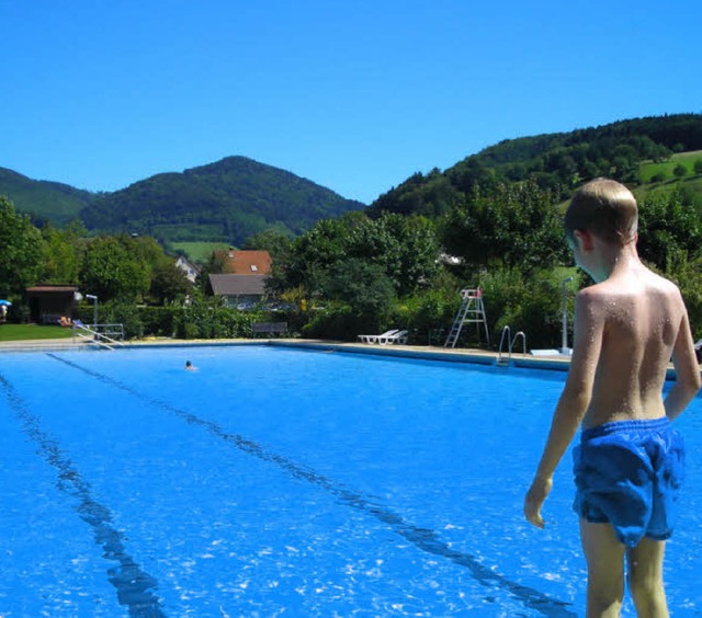 Ausspannen und abtauchen: im Panorama-Freibad  | Foto: N. Bche