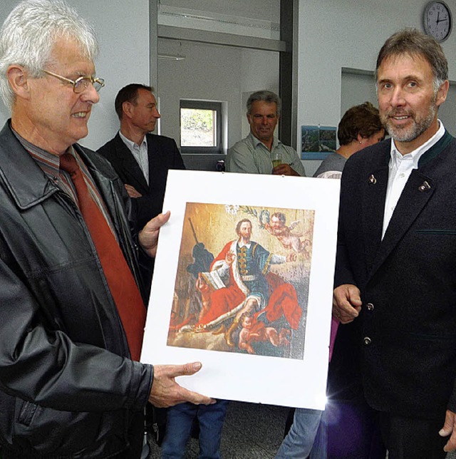 Ein Bild mit der Darstellung von St. T...Karl-Heinz Riester in Empfang nehmen.   | Foto: G. Blansche