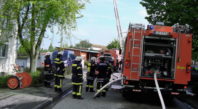 Feuerwehreinsatz wegen Brandstiftung:  Auf dem Salzert brannte der Jugendtreff.   | Foto: Willi Adam