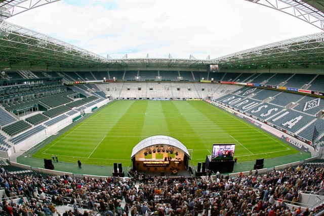 Taugt sogar fr Jahreshauptversammlung...ie Arena von Borussia Mnchengladbach.  | Foto: dpa
