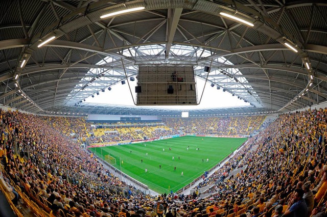 Die Stadt durfte blechen: Rudolf-Harbig-Stadion in Dresden  | Foto: dpa