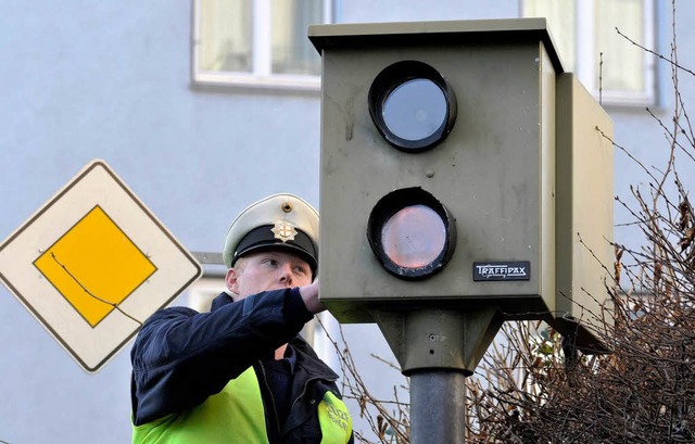 Radarfallen sorgen fr mehr Disziplin ...htige Einnahmequelle fr die Kommunen.  | Foto: Ingo Schneider