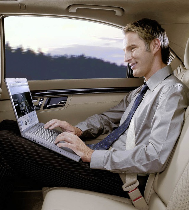 Fahrender Hotspot: Mercedes bietet ein...n drahtlos im Internet surfen knnen.   | Foto: dpa