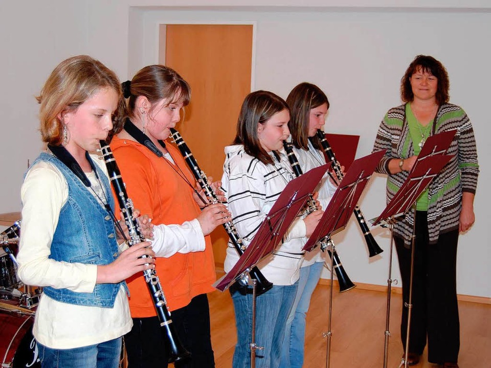 Junge Musiker zeigen ihr Können.  | Foto: Elfi Nosbüsch