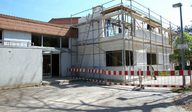 Der Rohbau steht, demnchst folgt  in ...l auf den Anbau der Geroldseckerhalle.  | Foto: wolfgang beck