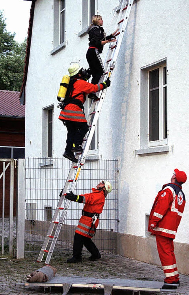 Rettung ber die Leiter.  | Foto: Hge