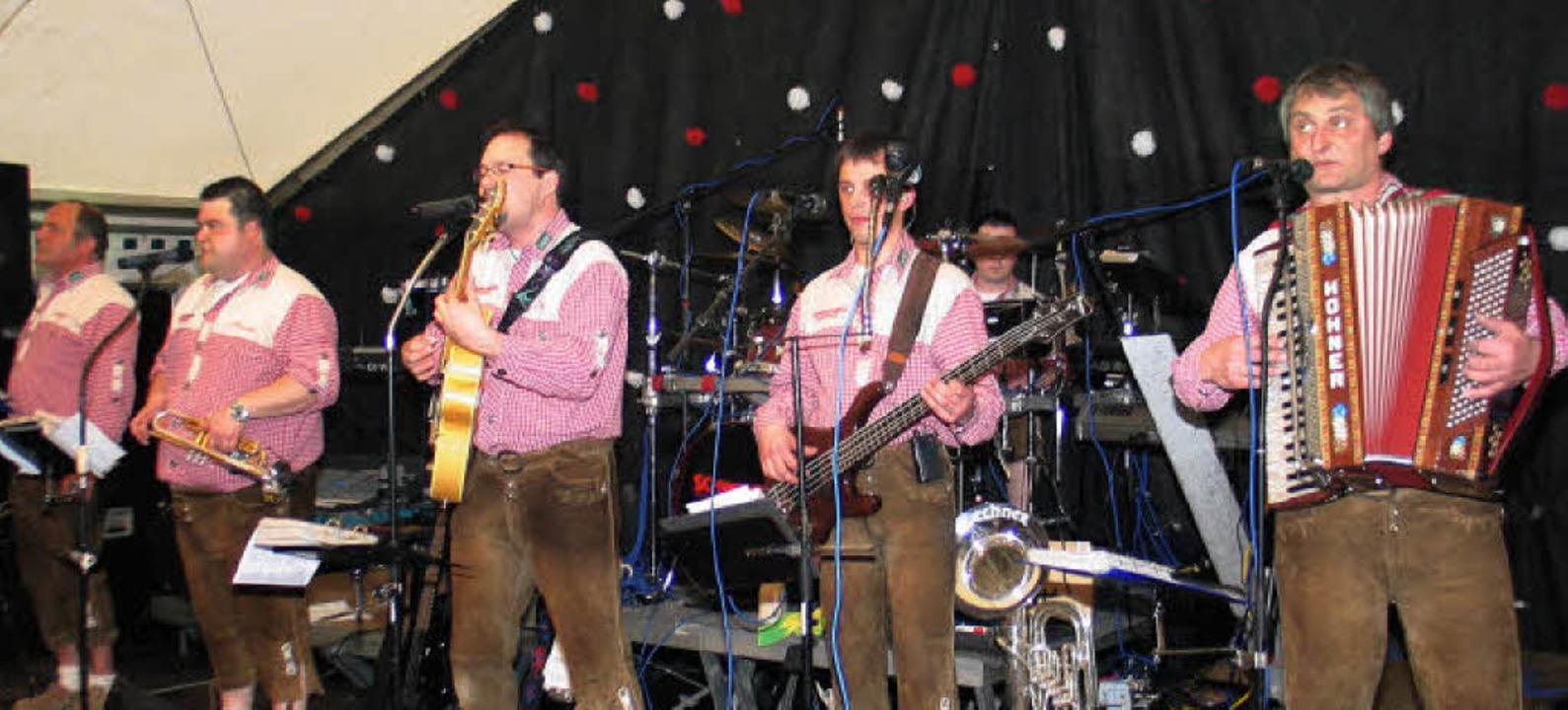 Das Schwarzwald-Quintett sorgte in Riegel  fr  Stimmung.  | Foto: Hassler