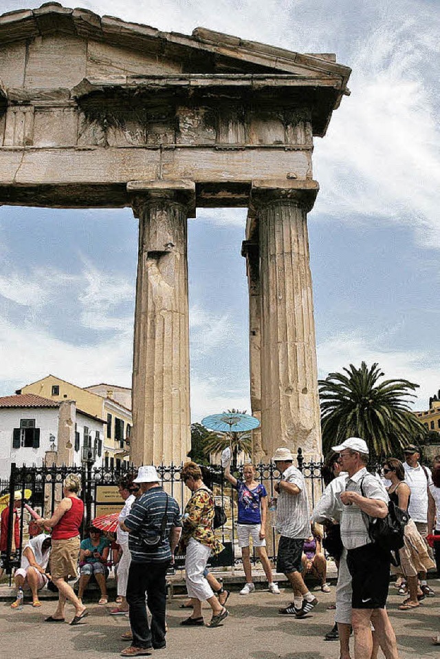 Sind rar geworden in Zeiten der Krise: Touristen in Athen.   | Foto: dpa