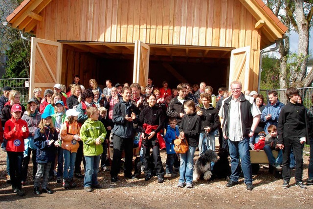 Im Rahmen der Familienwanderung wurde ...neue Narrenschopf in Betrieb genommen.  | Foto: Erhard Morath