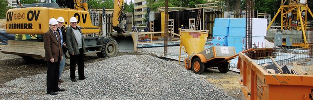 Sind zufrieden mit dem Baufortschritt:...r Baustelle des Oberrhein-Gymnasiums.   | Foto: Senf