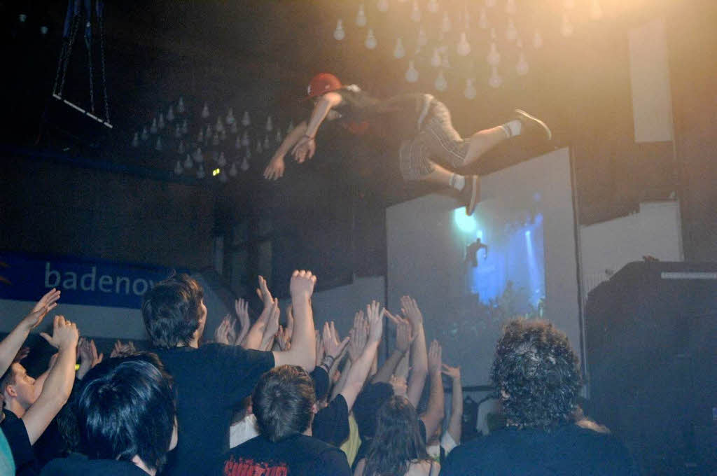 Stage diving Stage diving