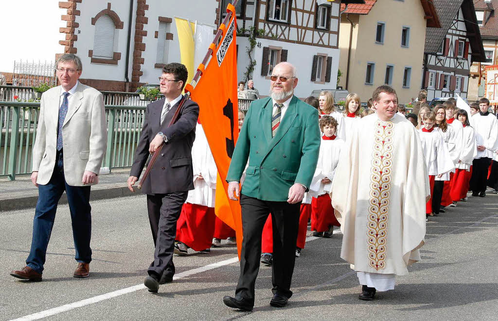 Pfarrer Alexander Hafner ist auch mit dabei (rechts)