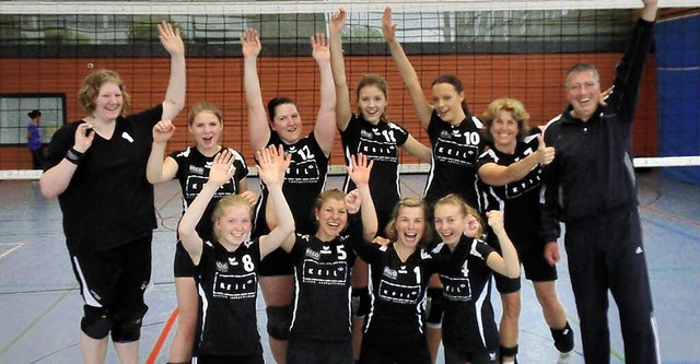 Die erfolgreichen Volleyball-Damen mit... und Annie  Cesar (unten, von links).   | Foto: Privat