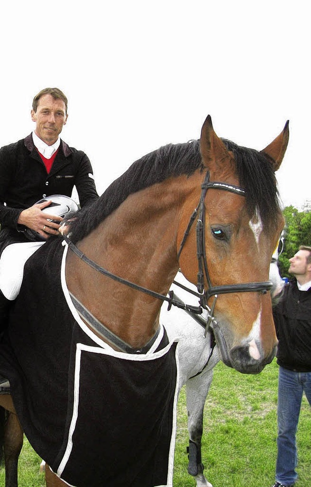 Hans-Dieter Dreher  gewinnt als Lokalm... Zwei-Phasen-Springen in Gruppe zwei.   | Foto: WENDT