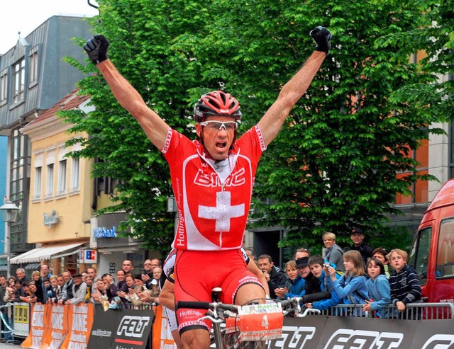 Alexandre Moos gewinnt das Eliterennen der Mnner.   | Foto: HEUBERGER