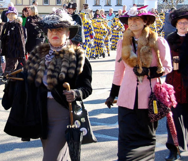 Statt Hs und Larve tragen die Alten J...zur Fasnet die Kleidung feiner Damen.   | Foto: Archivfoto: Sylvia Timm