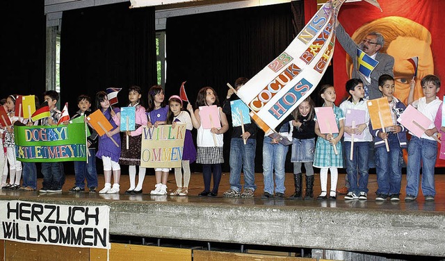 In der Stadthalle Zell wurde das trkische Kinderfest gefeiert.   | Foto: Fabry