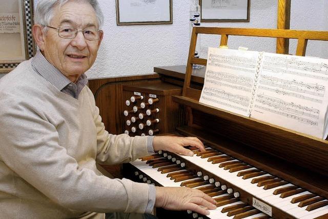 Josef Hauser: Auch an der Orgel zieht er alle Register