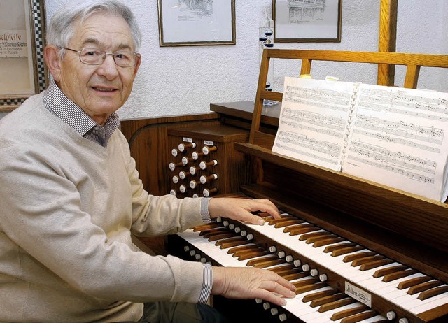 Josef Hauser, Grnder von Hauser-Elektronik, an der Orgel   | Foto: Peter Heck