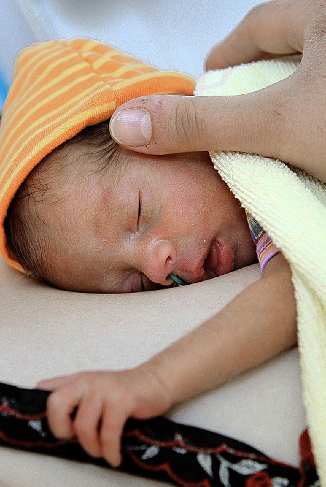 Alle Babies, nicht zuletzt  Frhchen (Bild), brauchen Hilfe.   | Foto: dpa
