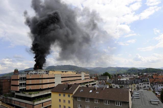 Brand bei Uni-Bibliothek Freiburg löst Großeinsatz aus