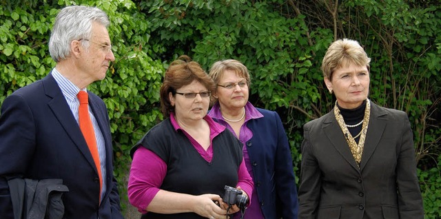 Beim Auftakt des EU-Schulfruchtprogram...hule Theresianum in Breisach erklren.  | Foto: Jochen Voigt