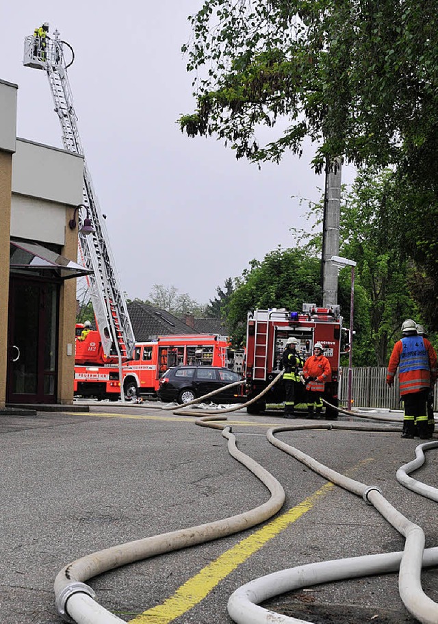 Die Feuerwehr Staufen bei ihrer Grobung beim Folienherstellers Ineos.   | Foto: FFW Staufen