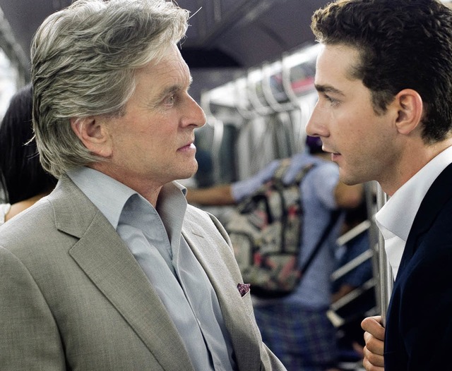 Gelutert: Michael Douglas (mit Shia L...s) im &#8222;Wall Street&#8220;-Sequel  | Foto: bz