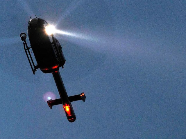 Auch mit Hubschraubern sucht die  Polizei nach der  Bankiersfrau.  | Foto: ddp
