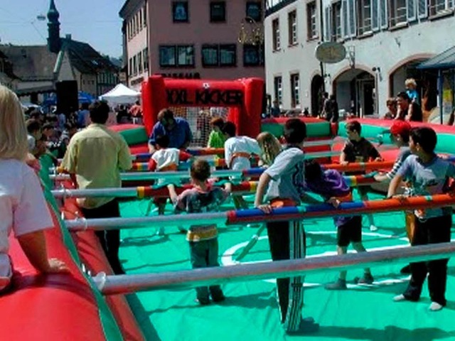 Die Burghexen laden beim Stadtfest zum Menschenkicker-Turnier ein.  | Foto: Verein