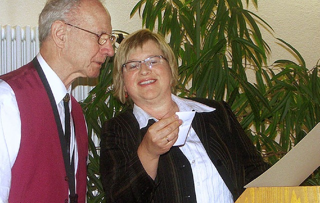 Karin Horst vom Oberbadischen Musikver...Enderle fr 60 Jahre Vereinsttigkeit.  | Foto: tina lindemann