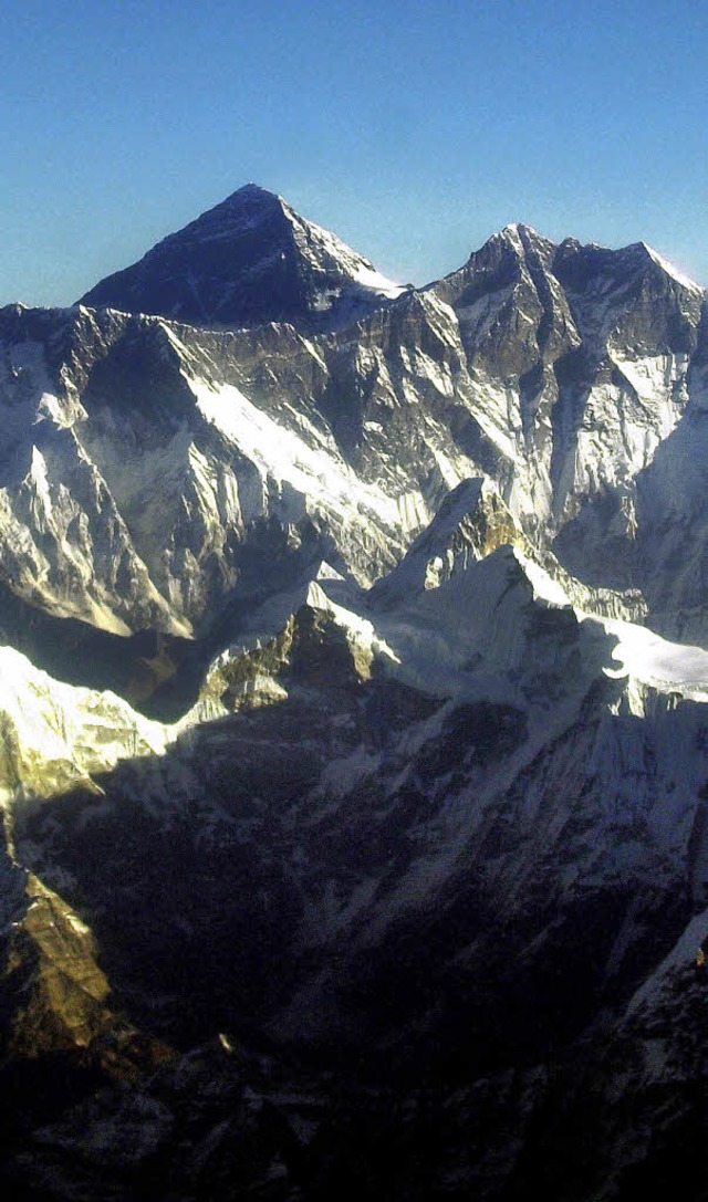 Hher geht&#8217;s nicht:   Peter Fich...848 Metern der hchste Berg der Welt.   | Foto: AFP/Privat