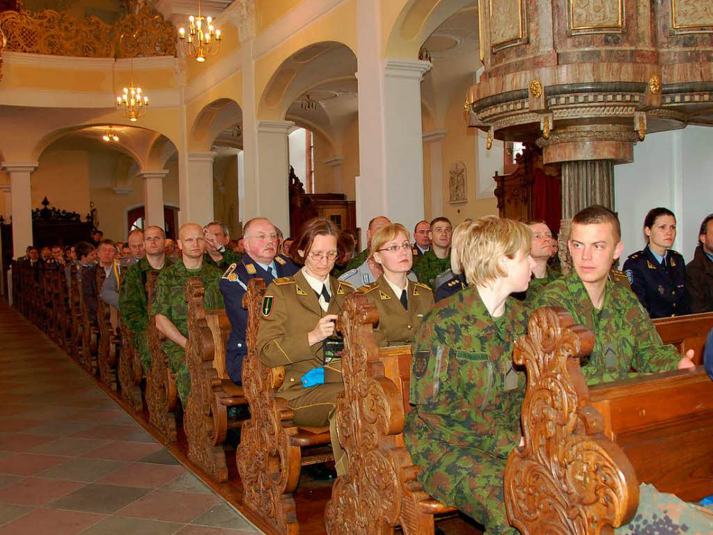 Soldatinnen und Soldaten aus Litauen in der Hl. Kreuz-Kirche. Soldatinnen und Soldaten aus Litauen in der Hl. Kreuz-Kirche.