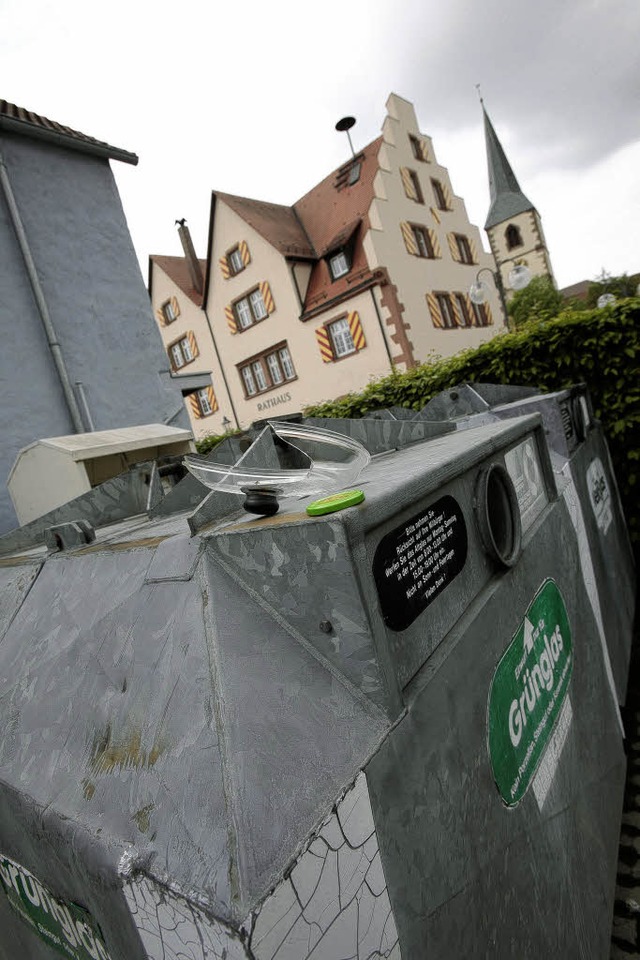 Sieht unschn aus und ist gefhrlich: kaputter Deckel.   | Foto: Ch. Breithaupt