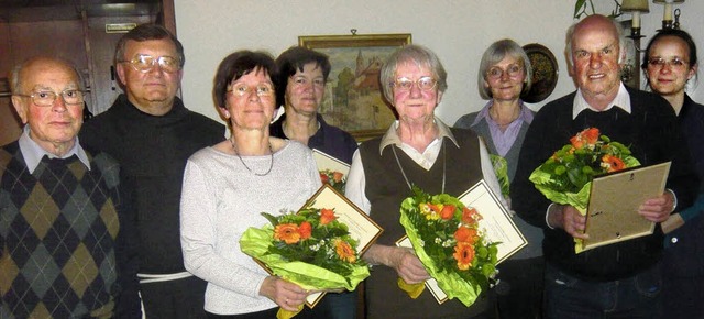 Ehrungen beim Kirchenchor (von links):..., Konrad Melter und Petra Diestelkamp   | Foto: Privat