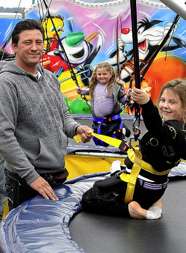 Peter Buhmann mit seinen Tchtern Emily und Leeanne.   | Foto: Kunz