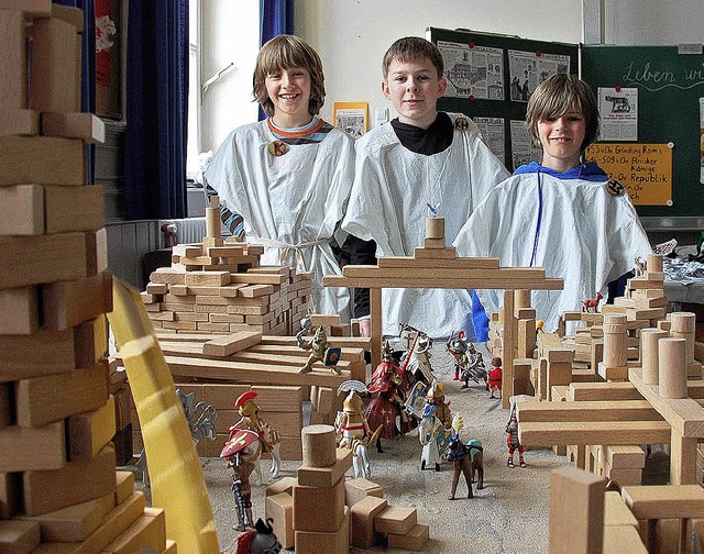 Stolze Rmer: Diese Modell-Siedlung wa...er Grundschule prsentiert wurden.      | Foto: Frey