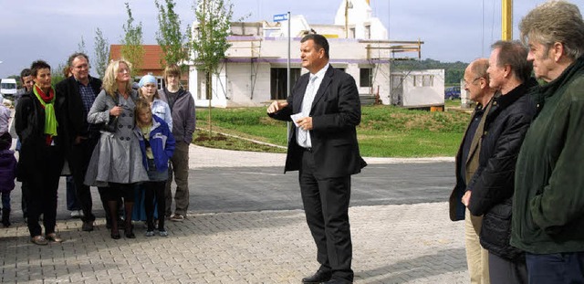 Brgermeister Matthias Guderjan feiert...Baugebiet &#8222;Breitenfeld I&#8220;.  | Foto: Ilona Hge