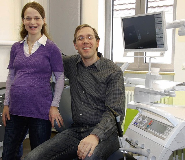 Freuen sich auf die Erffnung ihrer Za...utrostrae: Dr. Peter und Petra Hakes.  | Foto: Christine Aniol